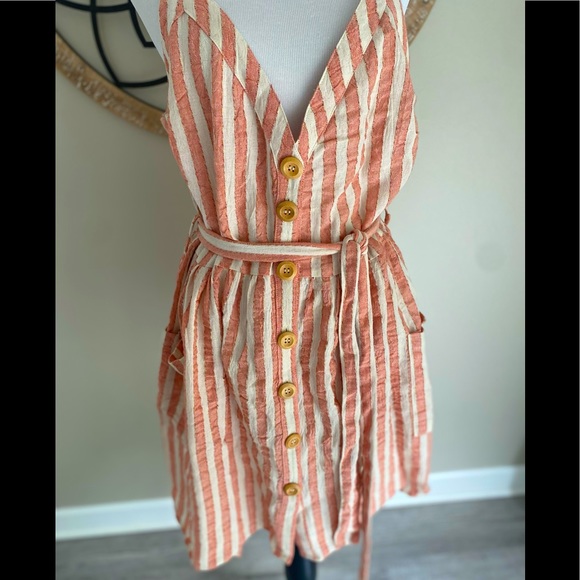 NWT LUSH Button front tank dress with a tie waist and pockets! 100% Cotton - Picture 2 of 12